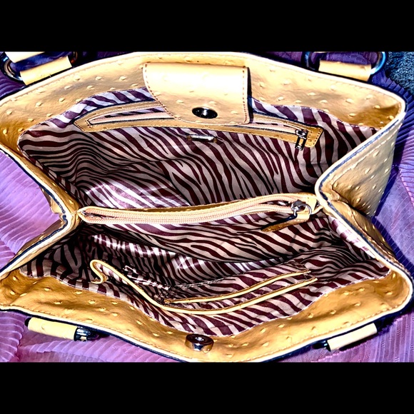 Guess purse - Picture 4 of 5